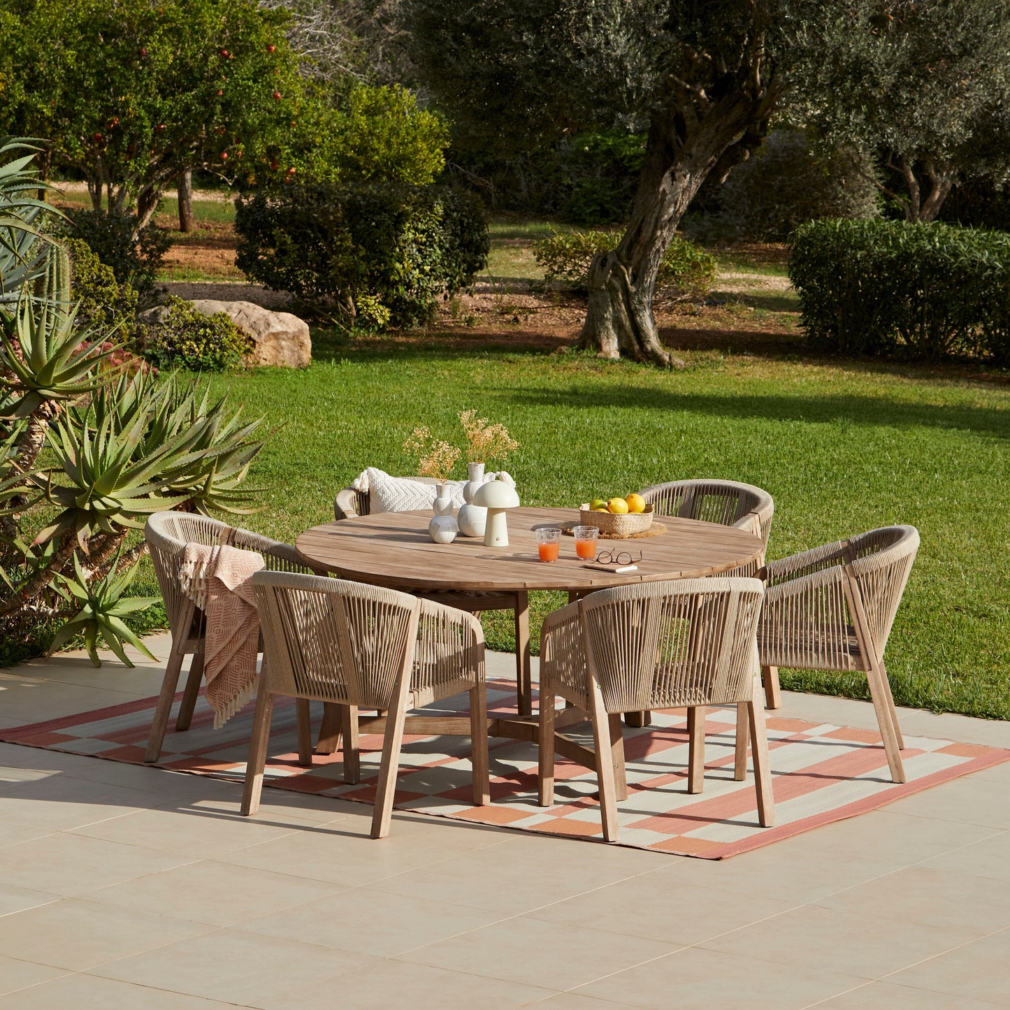 Shiro 6 Seater Wooden Round Dining Table with 6 Nala Rope Chairs
- Laura James 