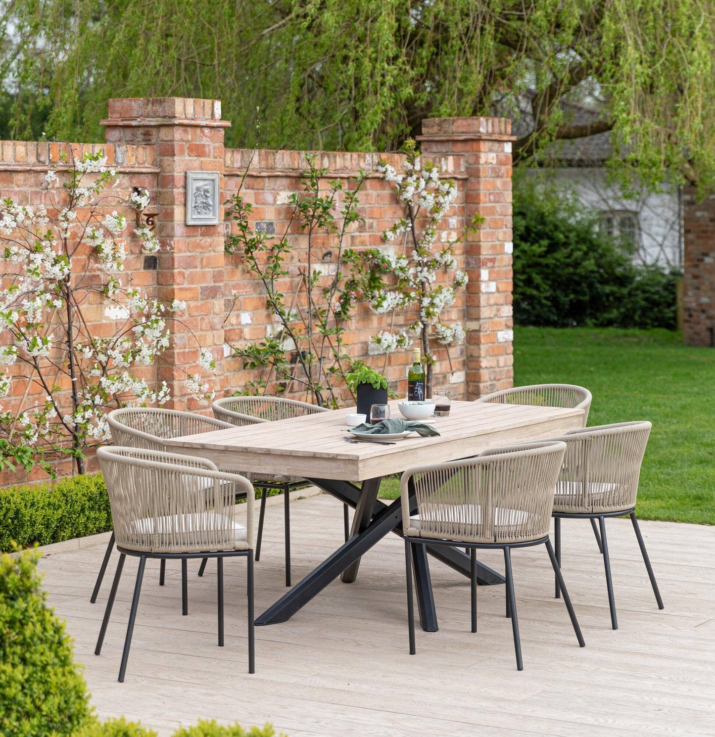 Amelia Dining Table 6 Hali Chairs Natural Garden Dining 