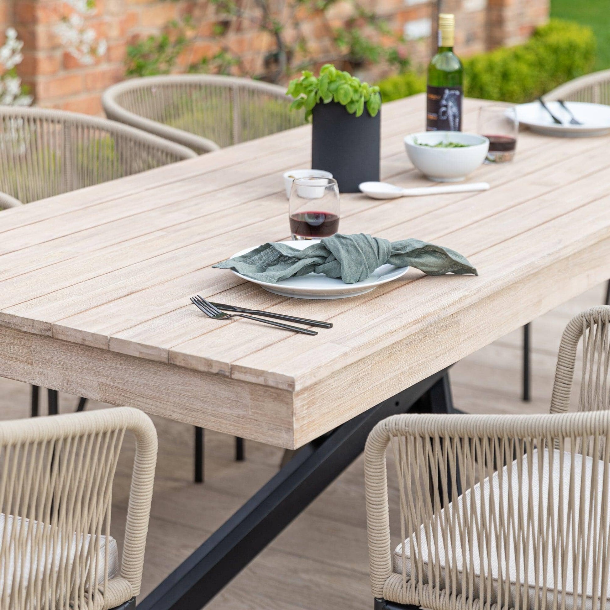 Amelia Dining Table 6 Hali Chairs Natural Garden Dining 
