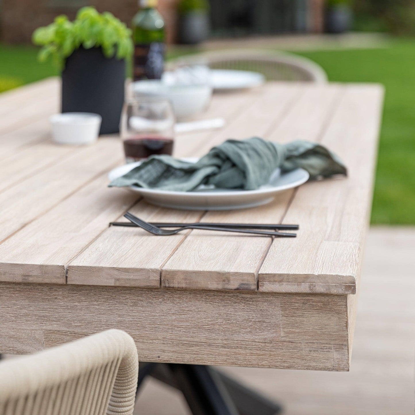 Amelia Dining Table 6 Hali Chairs Natural Garden Dining 