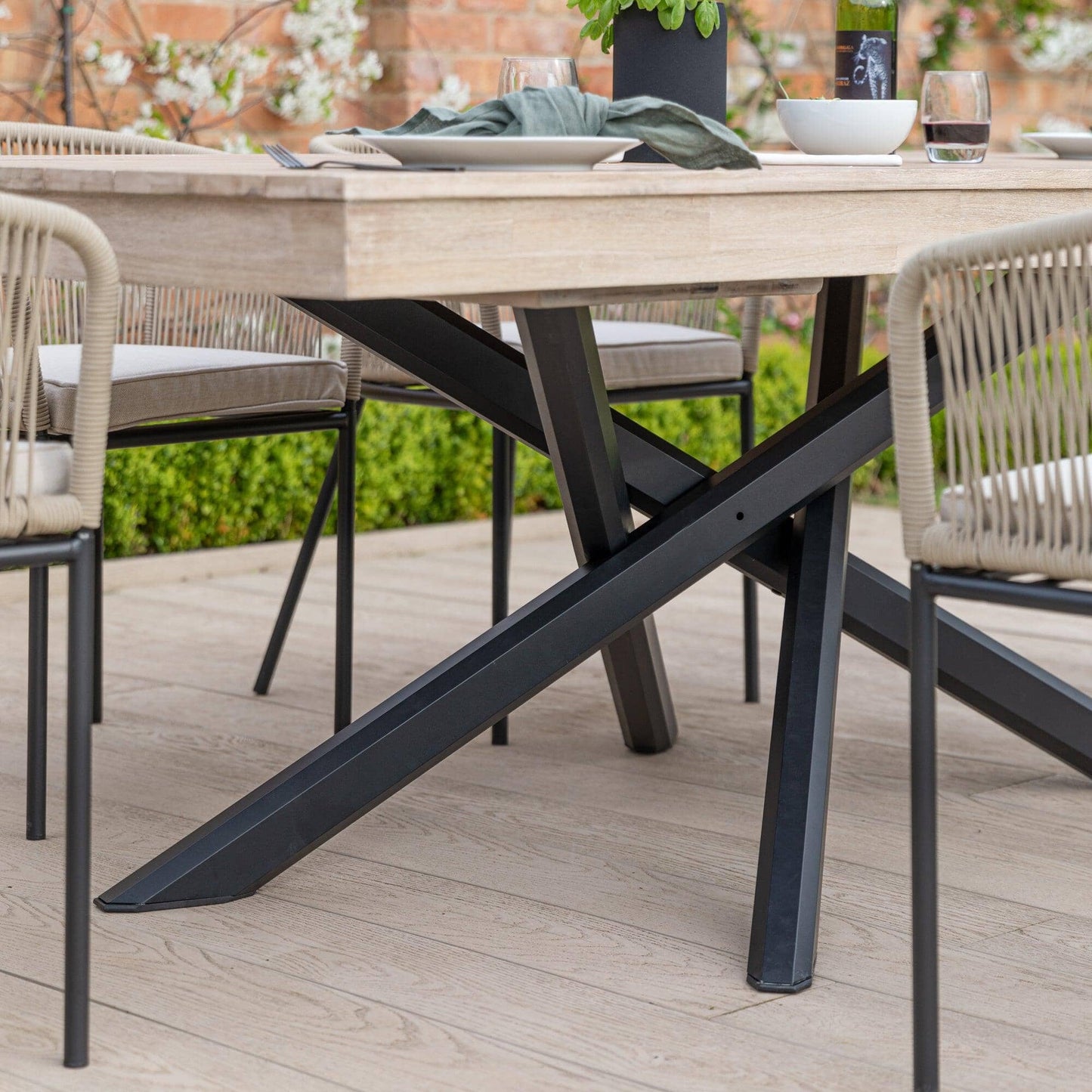 Amelia Dining Table 6 Hali Chairs Natural Garden Dining 